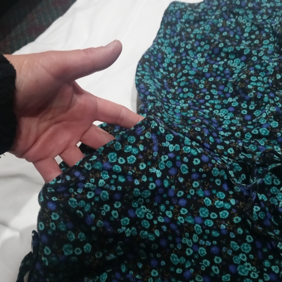 Xai Romper/Size SP(Small Petite)/Black w Green & Blue Floral Design - Picture 6 of 8